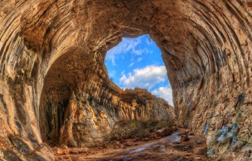 Prohodna Cave