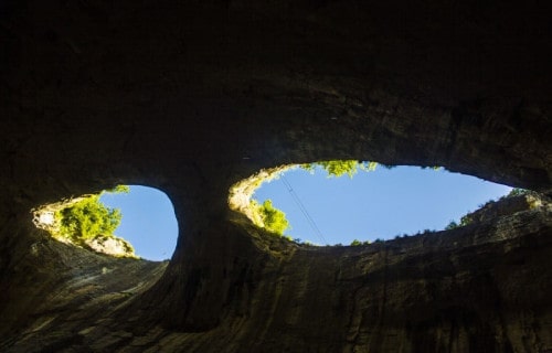 Prohodna Cave