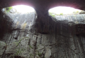 Prohodna Cave