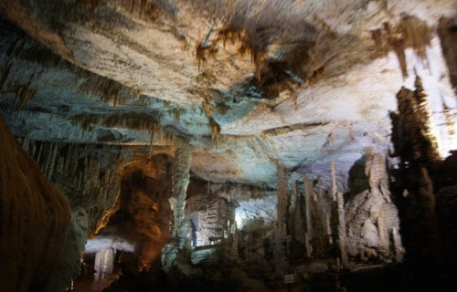 3 Captivating Caves of Asia